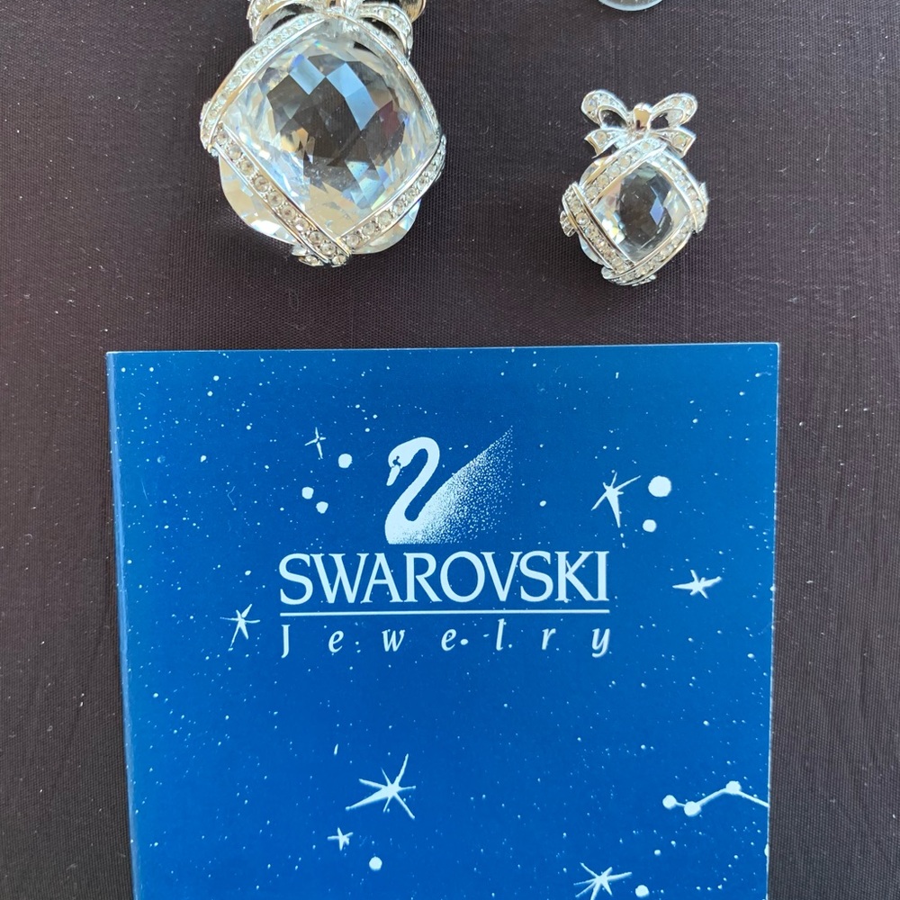 Swarovski Crystal 2000 millennium necklace & earring set - Picture 4 of 9